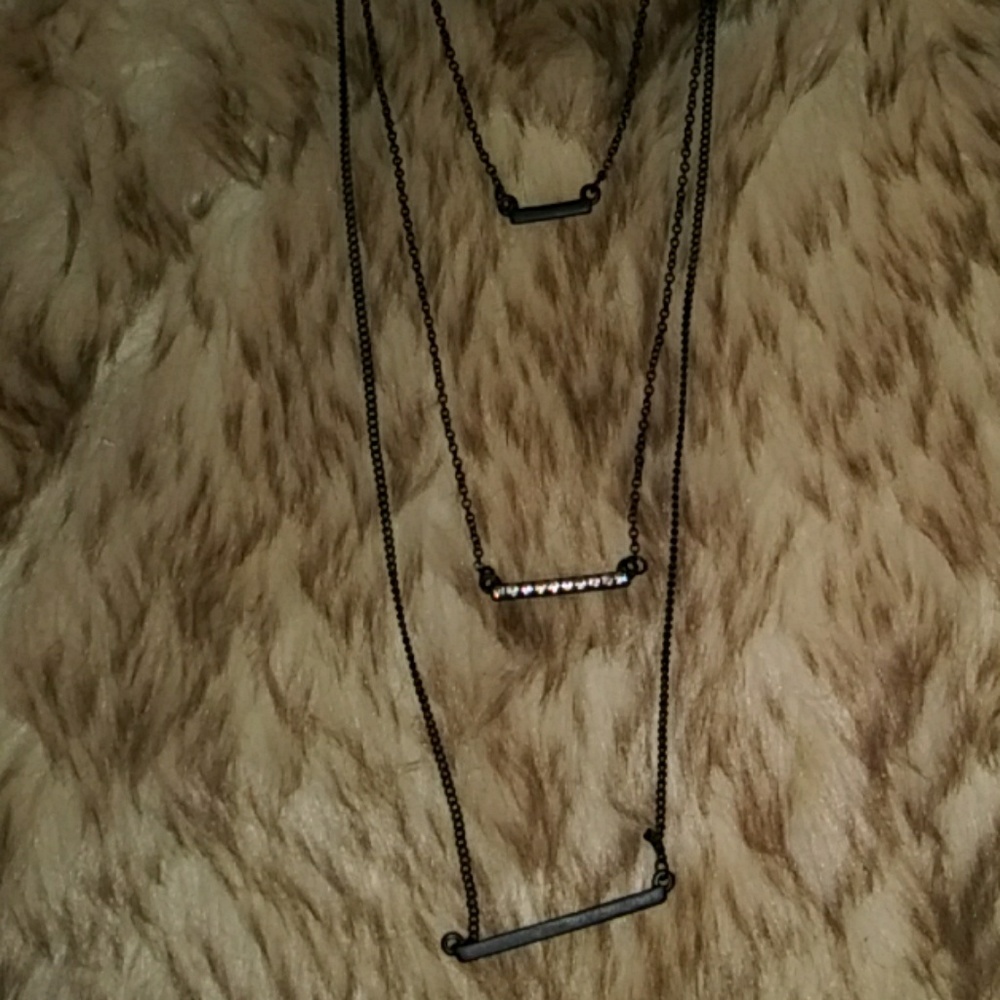 NWOT 3 layer black simple line necklace